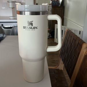 NWOT Stanley 30oz Quencher in Cream